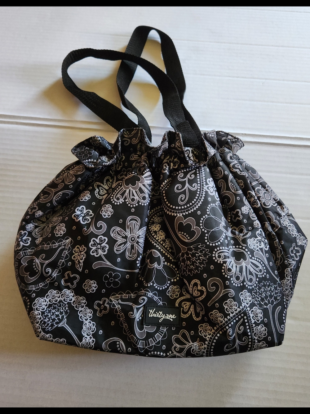 The Thirty One Cinch It Up Thermal Tote Lunch Bag in Paisley